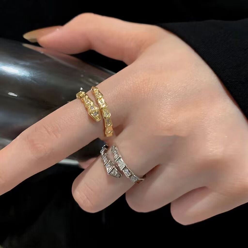 Full Diamond Open Snake Ring Fashion Ring For Women, Trendy Fashionable Unique Designer Ring Design, Light Luxury Minimalist Snake Bone Ring