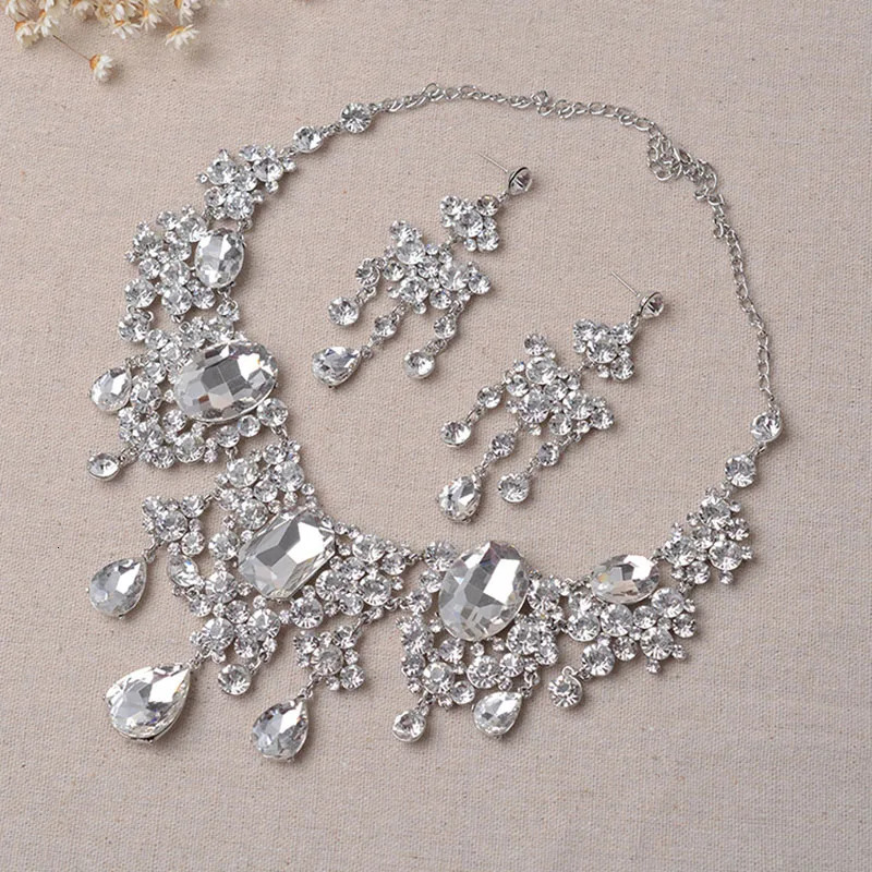 Itacazzo Bride Accessories Exquisite Necklace Earrings Three Piece Set Suitable for Womens Wedding Birthday Party Matching 250409