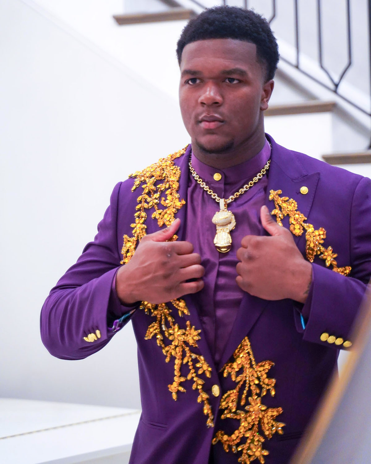 Sparkly Groom Wear Crystal Beading 2 Pieces Peaked Lapel Mens Wedding Coat Formal Business Banquet Outfits Customized