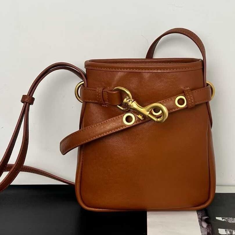 Cowhide designer bag winter new fashion commuting luxury handbag mobile phone bag retro style mini women's shoulder crossbody bag
