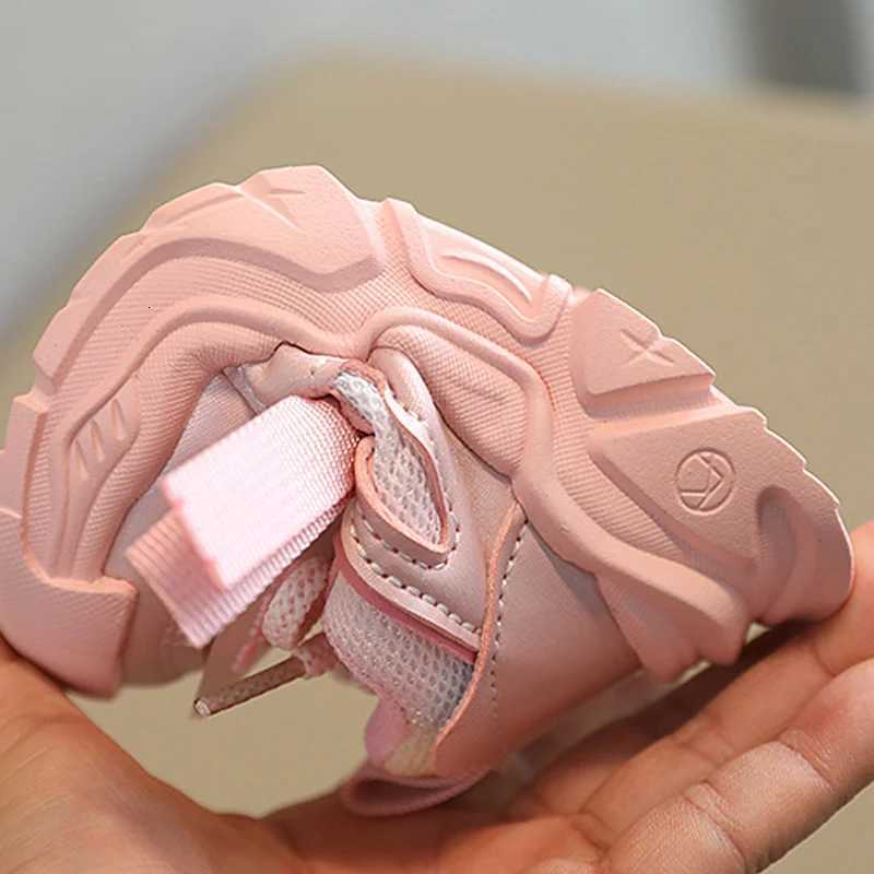 Spring Summer Children Mesh Sneakers Girls Breathable Running Shoes Princess Fashion Heart Design Sneakers Baby Soft Clunky Shoe W251110