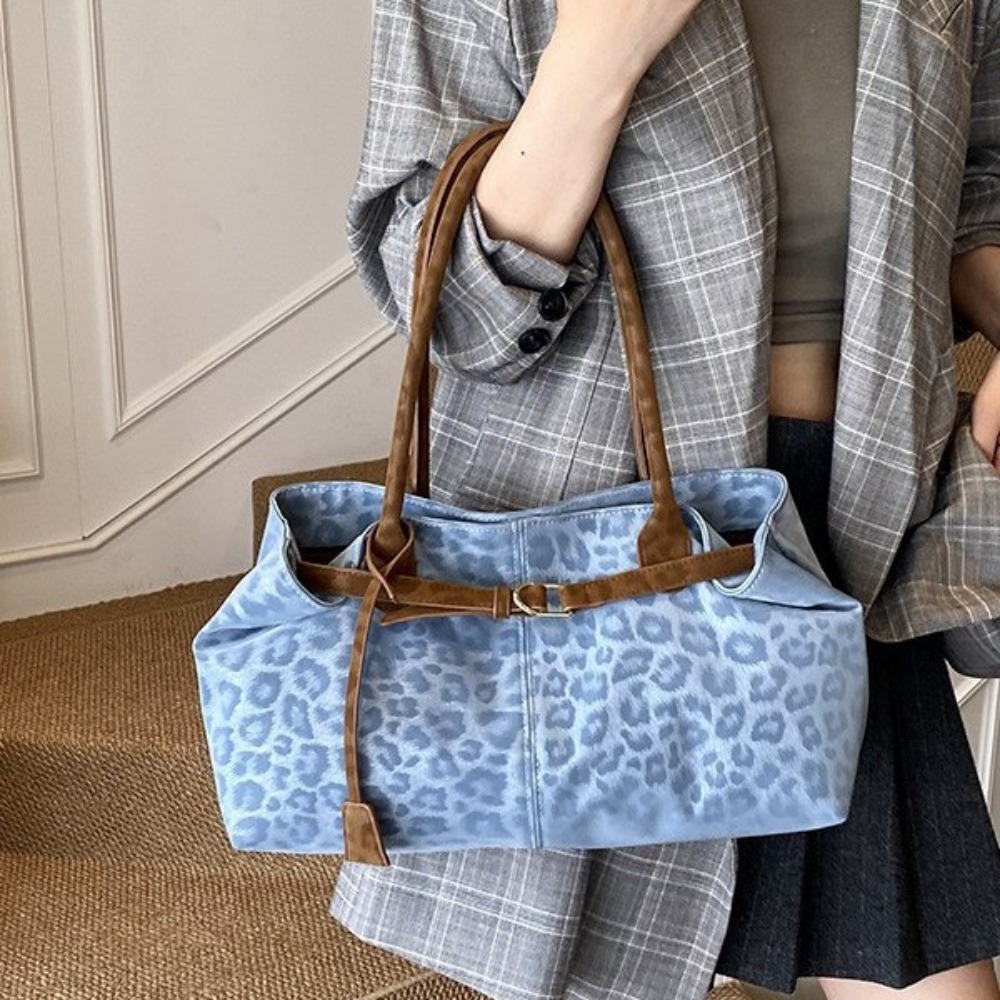 Chic Animal Pattern Arm Pit Pouch: Durable Premium Material Casual Purse For Everyday Use by Ladies