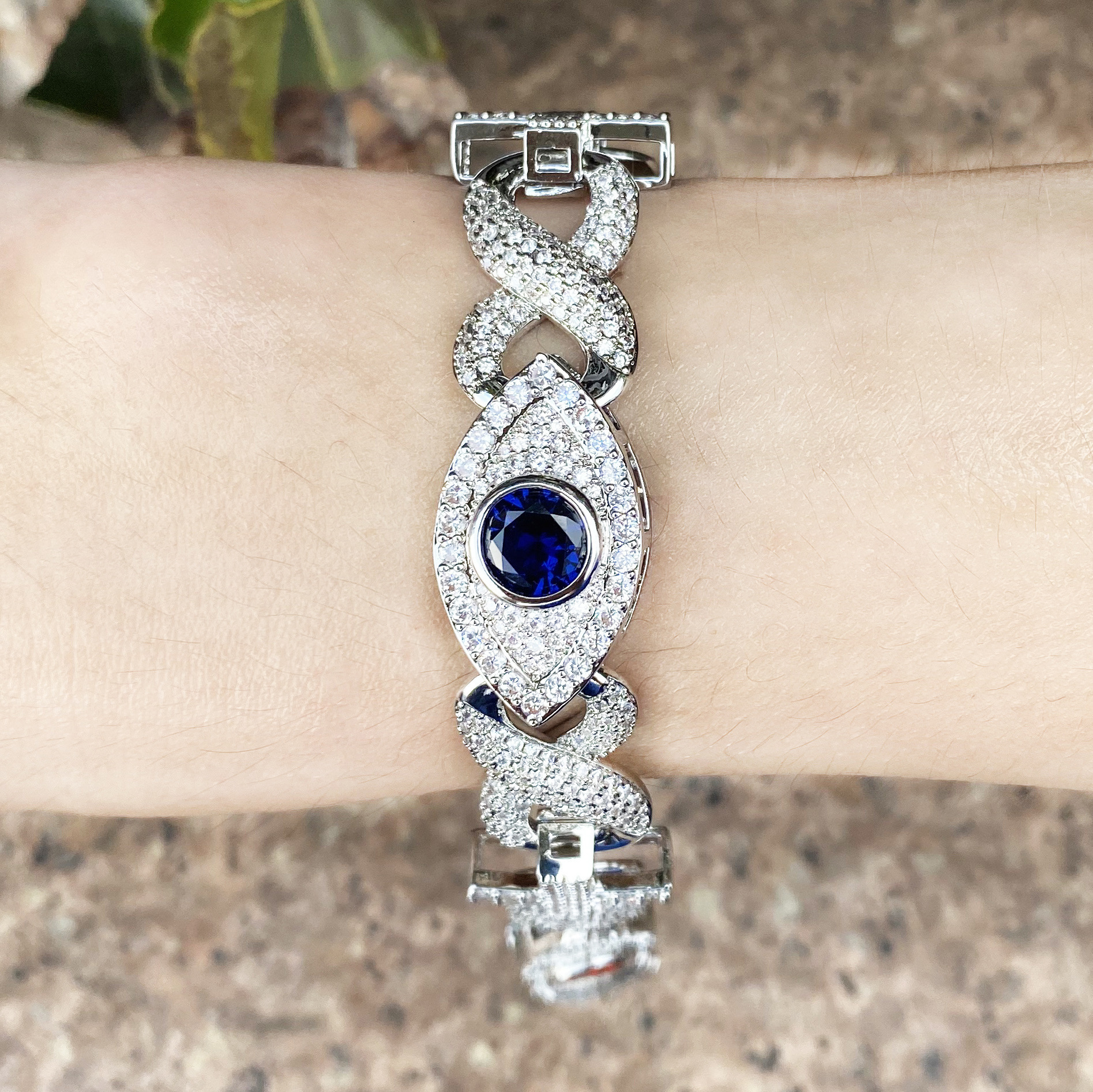 Diamond studded eyes cross hip-hop bracelet accessories fashionable simple high-end mens and womens necklaces