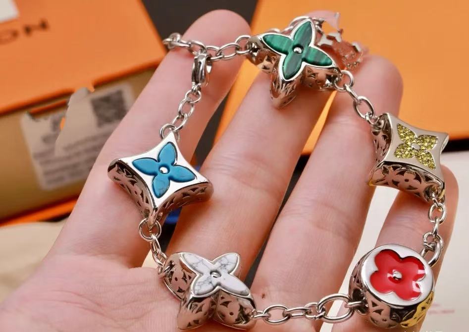 Designer Crystal Letter Necklace Shell Chain Classic Flowers Jewelry Wrist bangle 18k Gold Mother of Pearl Bracelet High VersionCharm Bracelet Women Jewelry Gift