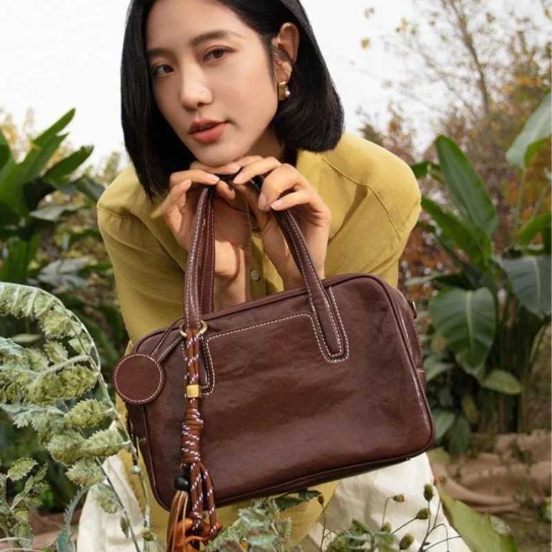 Retro Leather Womens Shoulder Bag 2025 New Fashionable Large Capacity Tote Bag Simple Bowling Square Bag Personalized Handbag K251110