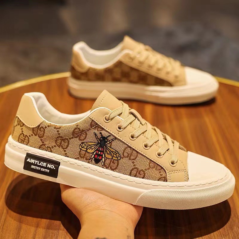 New men's shoes summer breathable casual sports fashion shoes men's trend canvas board shoes small bee shoes 2025s hot