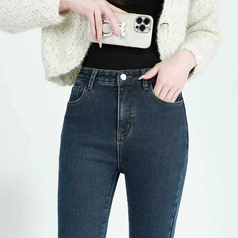 Winter Female Thin Snow Warm Plush Jeans Lady Chic Fleece Flared Pants Girls Korean High Waist Straight Leg Denim Trousers C251110