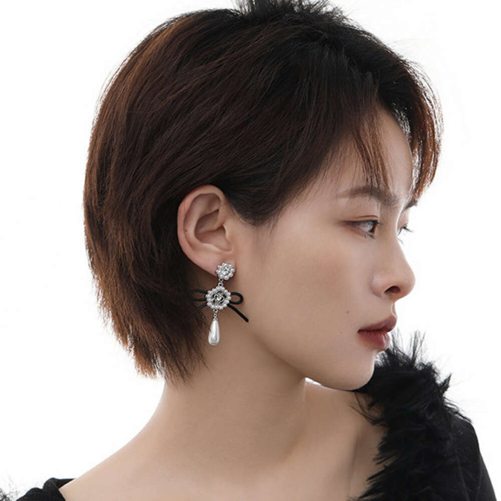 Butterfly Knot Pearl for Women Simple Fashion High-end Niche Minimalist Style Light Luxury Personality Earrings Wholesale