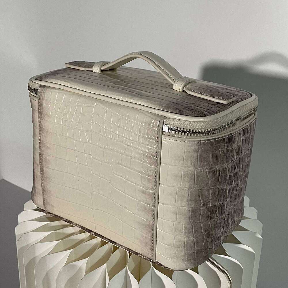 Cowhide Leather Crocodile Pattern Makeup New Free Initials Travel Portable Toiletry Large Capacity Storage Cosmetic Bag 251110