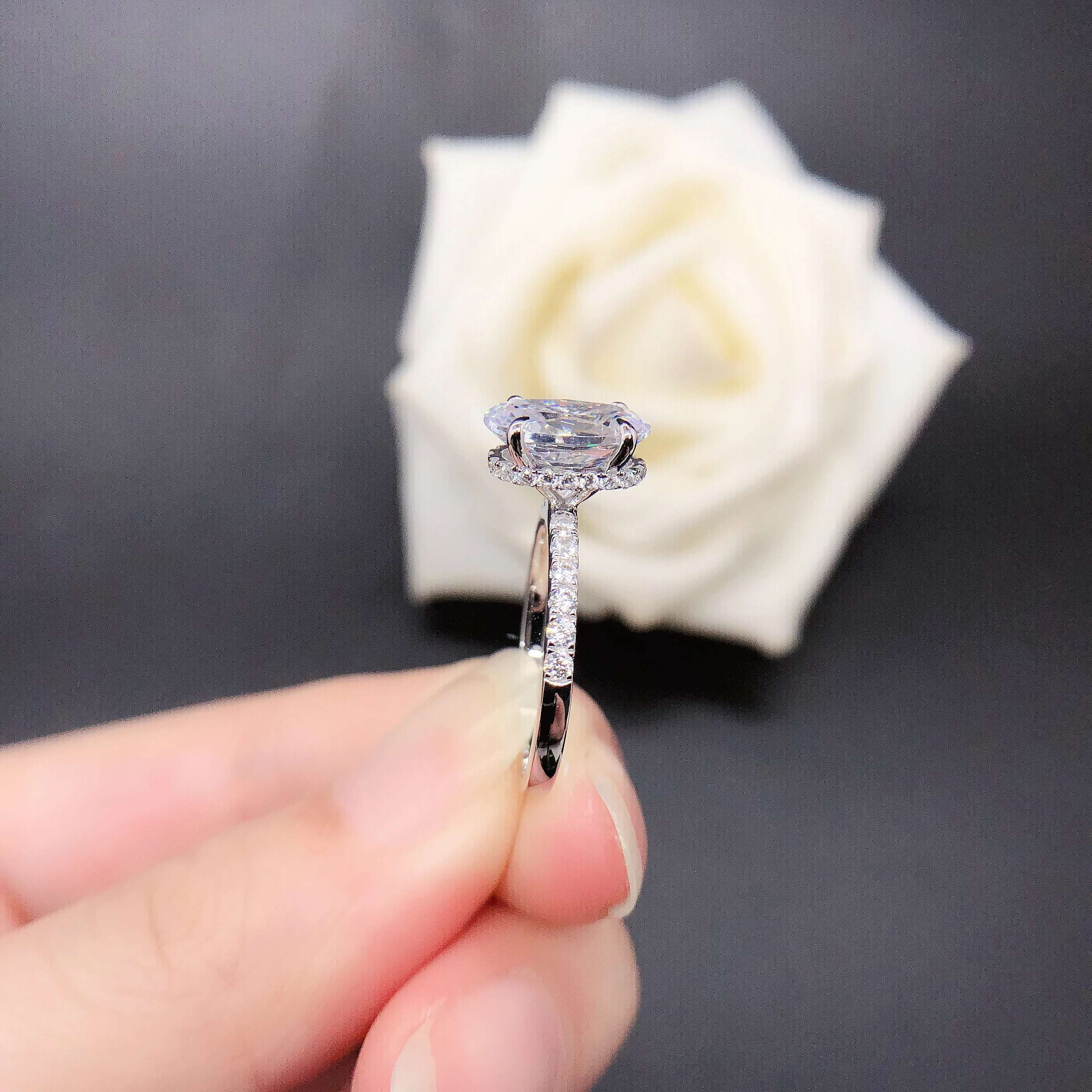 Starry Luster 2.5Ct 10X7mm Oval Cut D Color VVS1 Clarity Moissanite Engagement Ring AU585 14K White Gold R168