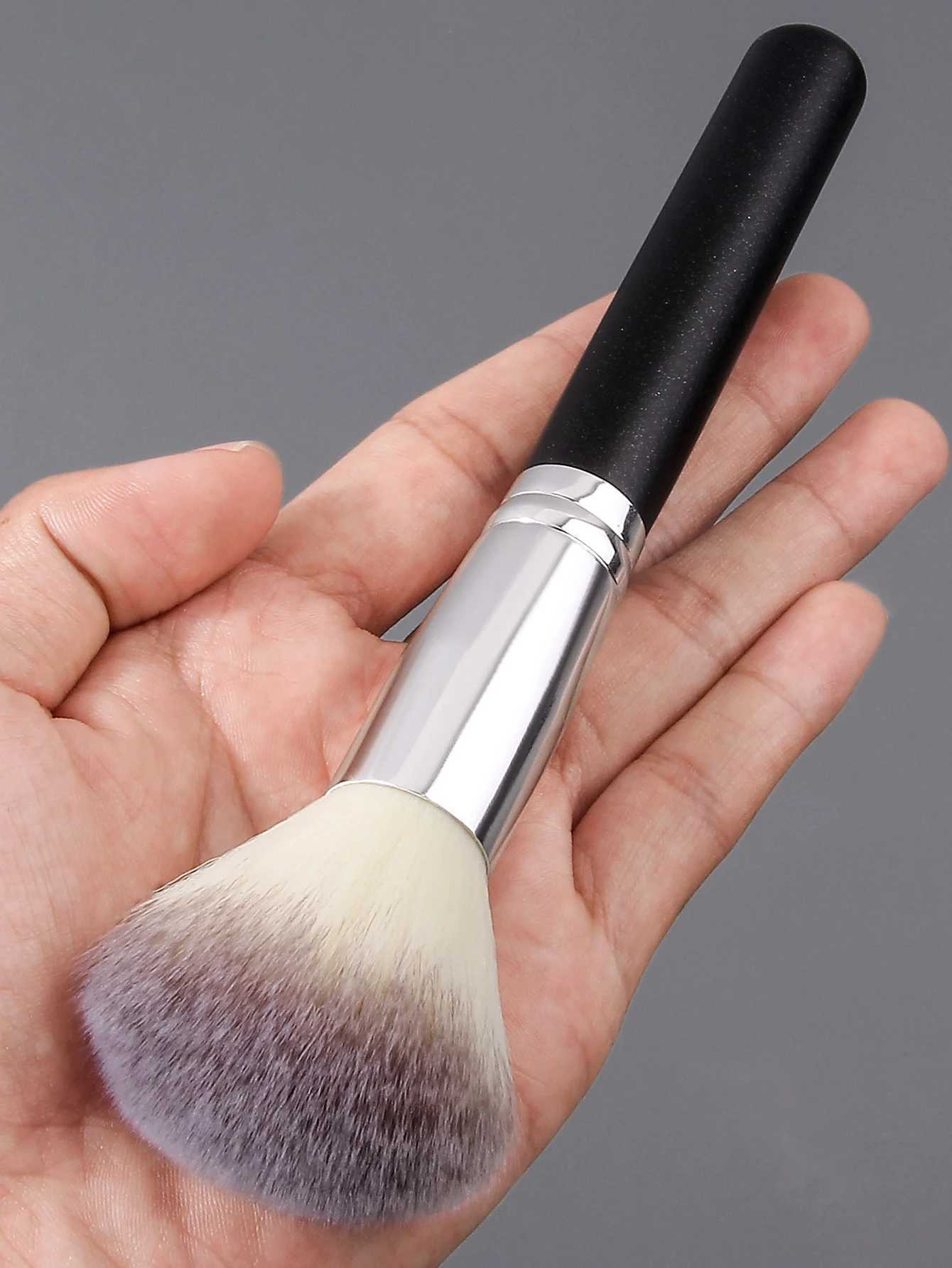Multi-functional three-color bristle blush brush contouring brush synthetic fiber wooden handle professional makeup brush L251110