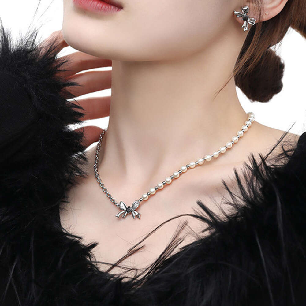 Black and White Bowknot Pearl Necklace Accessories for Women Simple Ins Style Versatile Collarbone Chain Fashionable Elegant Pendant Wholesale