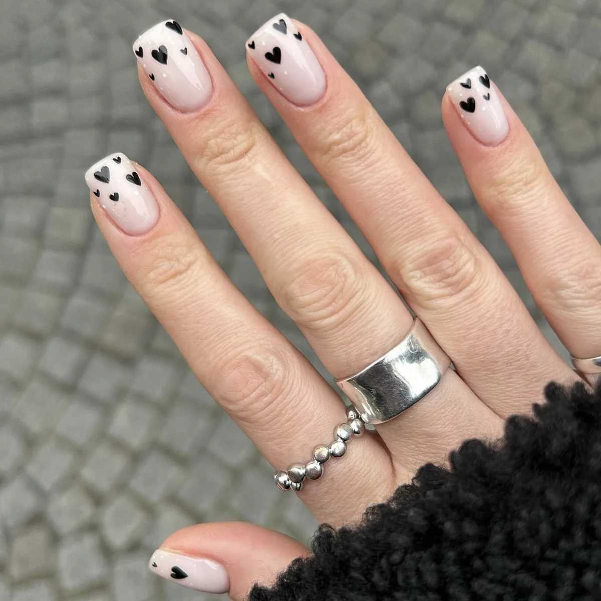 24 pieces of Y2K fake nails with cute black heart design reusable French fake nails full cover short press Y2K girl nails W250410
