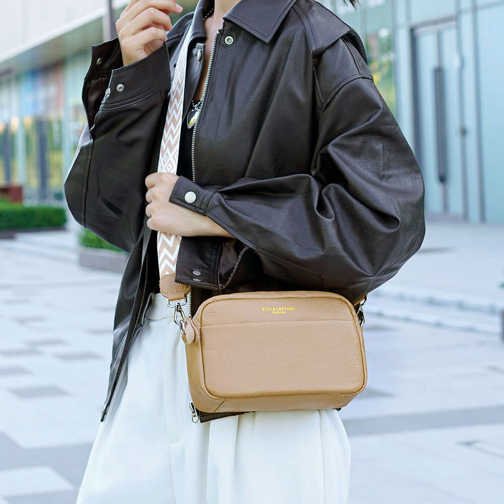 Single shoulder crossbody women's wholesale fashionable commuting simple top layer cowhide small square bag 2025 new style temperament chic elega