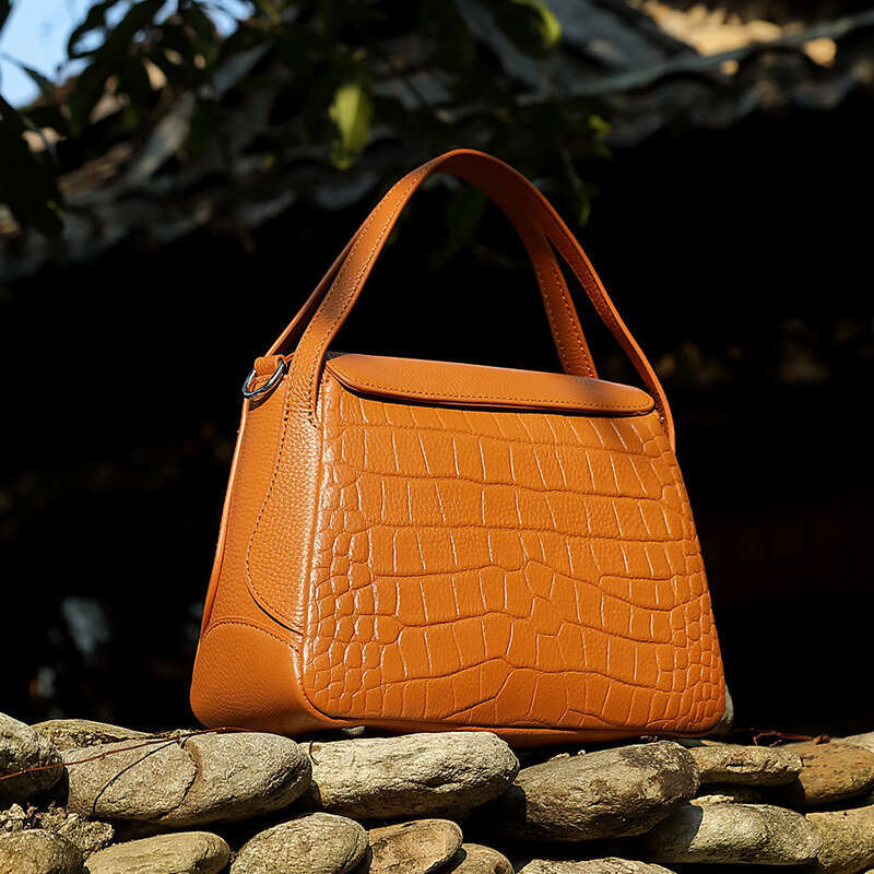 Women's Genuine Leather Tote Bag Black Crocodile-Like Texture Handbag With Ic Closure, Golden-Tone Hardware Adjustable Strap, Small Crossbody/Han