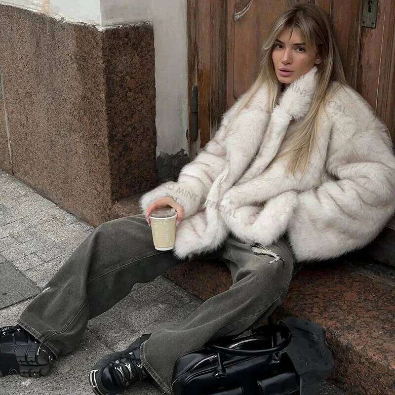 Neo Mint 2025 Winter Ins Hot Fashion Girls Oversized Gradient Coat Women Thick Warm Outerwear Fluffy Faux Fox Fur Jacket