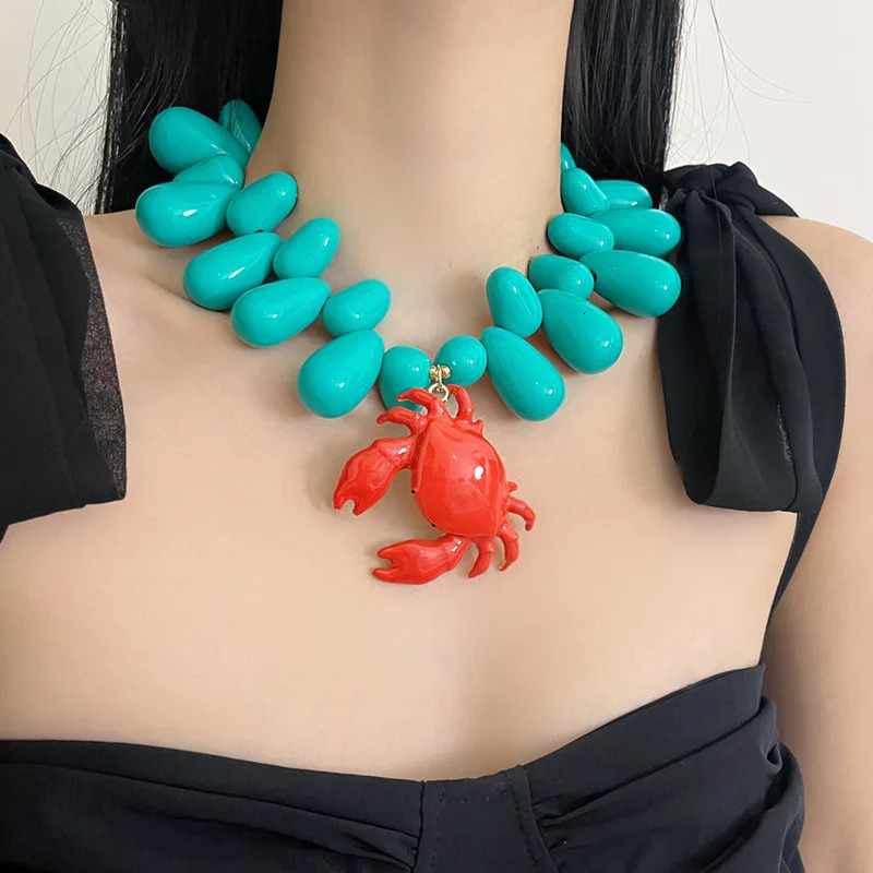Exaggerated Sense Red Crab Pendant Necklace Womens 2025 Advanced Water Drop Beaded Choker 250409