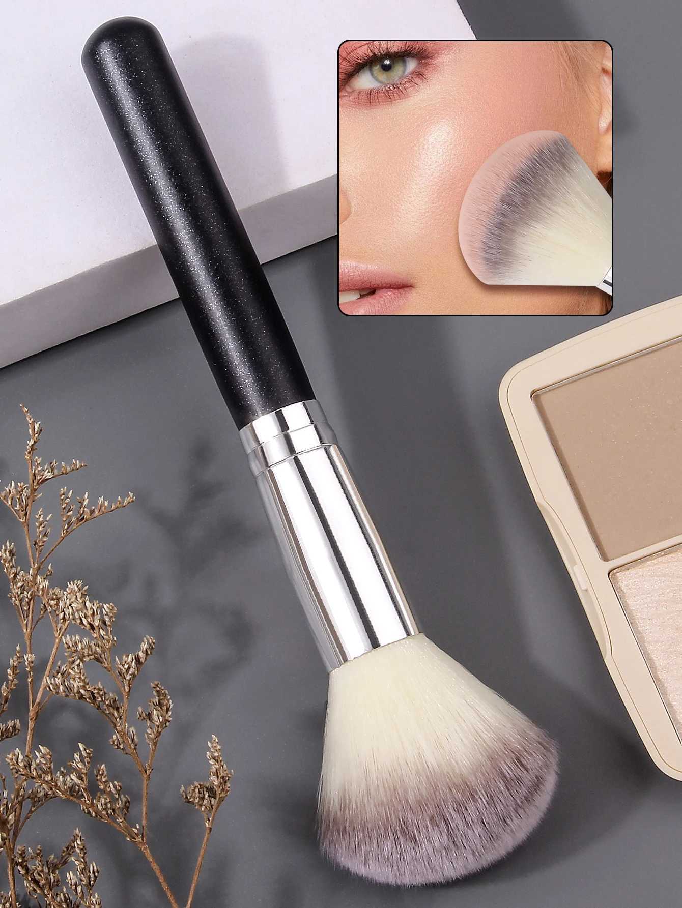 Multi-functional three-color bristle blush brush contouring brush synthetic fiber wooden handle professional makeup brush L251110