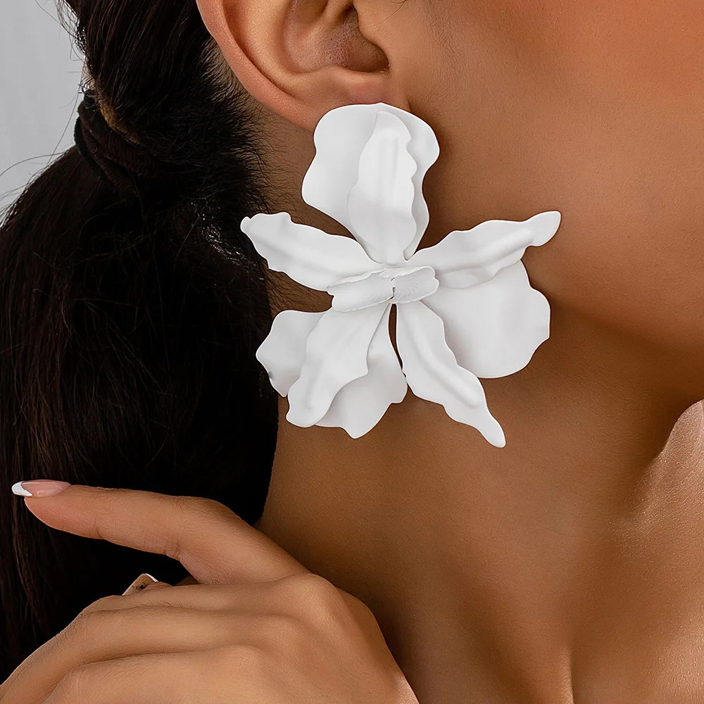 Stud Earrings For Women Enemal Irregular Flower Elegant Fashion Temperament Ear Accessories Fashion Jewelry BE561 250409