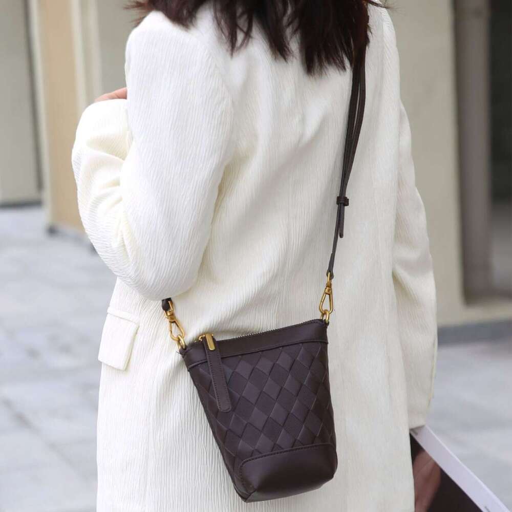 Women S New Top Layer Cowhide Shoulder Versatile Crossbody Genuine Leather Commuter Phone Small Bag High Quality