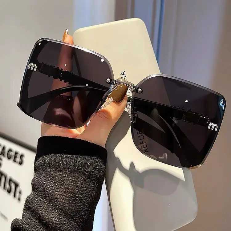 2024 New Fashion Cool Sunglasses Women Luxury Brand Letters Anti Strong Light Vintage Rimless Sun Glasses Ladies Gafas UV400W251108
