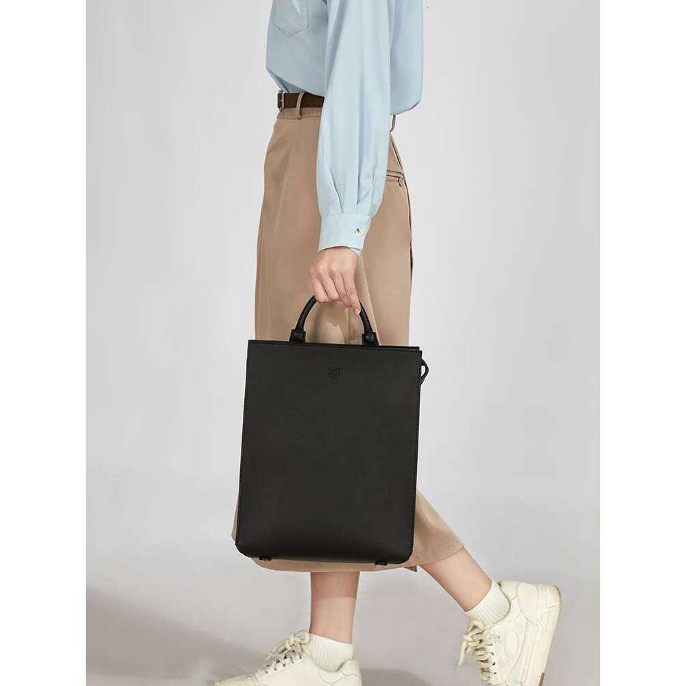 Designer Bag Tote Bag Shoulder Bag New Niche Design Genuine Leather Simple Casual Versatile Work And Commuting Large Capacity Backpack For Women