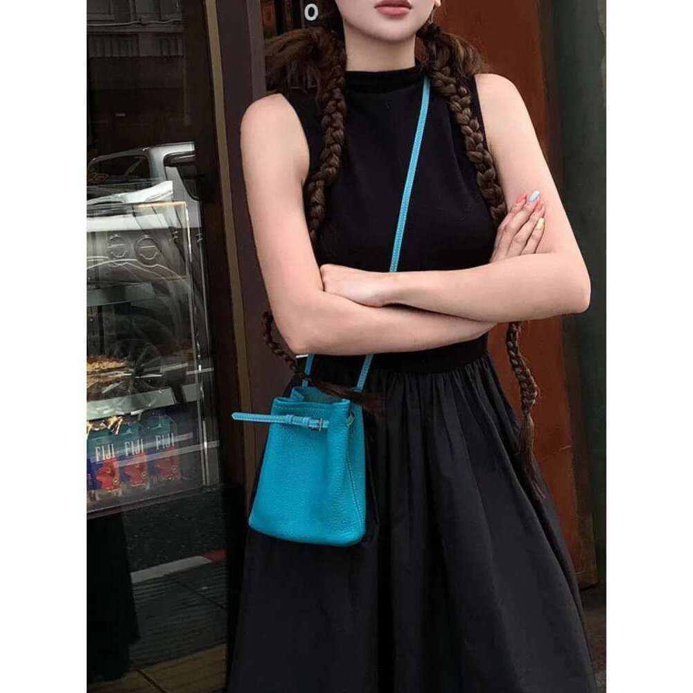 New Ins Chic Leisure String Close Small Flap First Layer Cow Leather Women Crossbody Bag Daily-Use Mini Phone Purse Sier