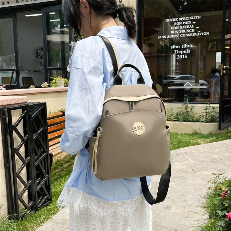 Sleek Urban Travel Accessory Versatile Compact Bags Ideal For Holding Your Everyday Necessities