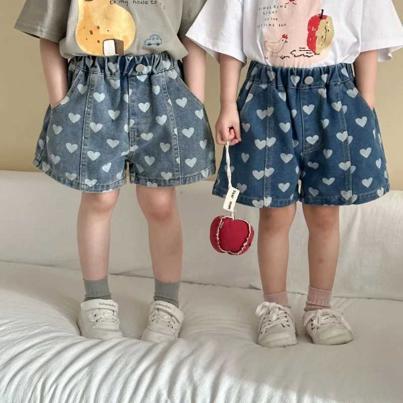Heart print denim shorts 1-8Y childrens elastic waist loose casual knee pants for girls and boys vacation sled shorts Z250410