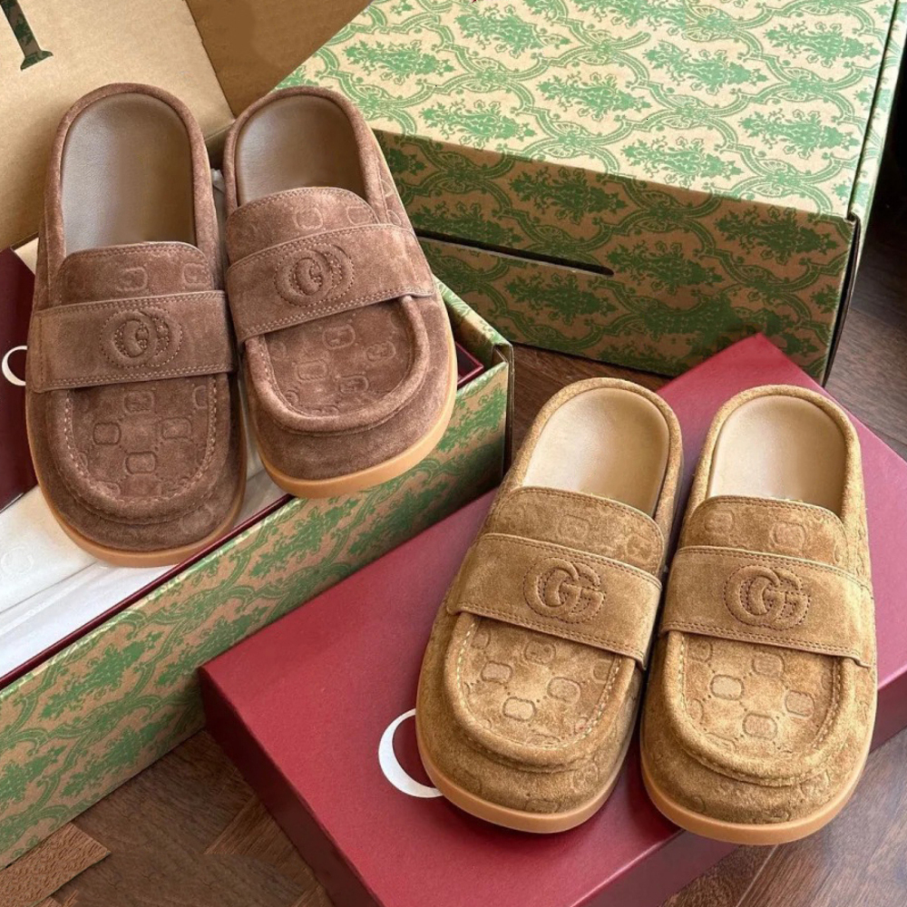 Designers clogs Luxury Suede Slippers Slide mules Man Ladies flip flops Rubber Hollow Platform Sandals Brown black Flip Flops Scuffs Lovely Sunny Beach Shoes 35-40