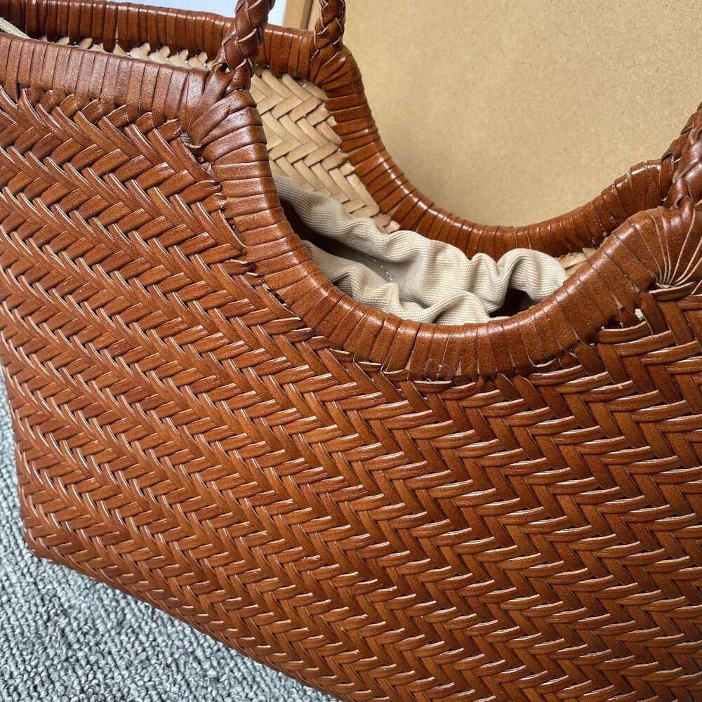 Genuine Leather Hand-Woven Large Capacity Imported Cowhide French Vintage Vacation Beach Women's Hand-To-Door Tote Bag 251110