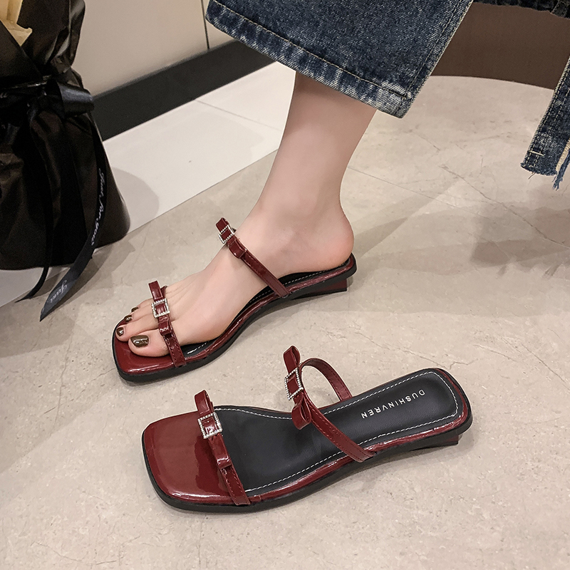 2026 Summer New Women's Soft Bottom Bow Slippers Elegant Beach Sandals Sweet Fashionable Luxury Rhinestone Buckle Slippers Casual Versatile Rhine