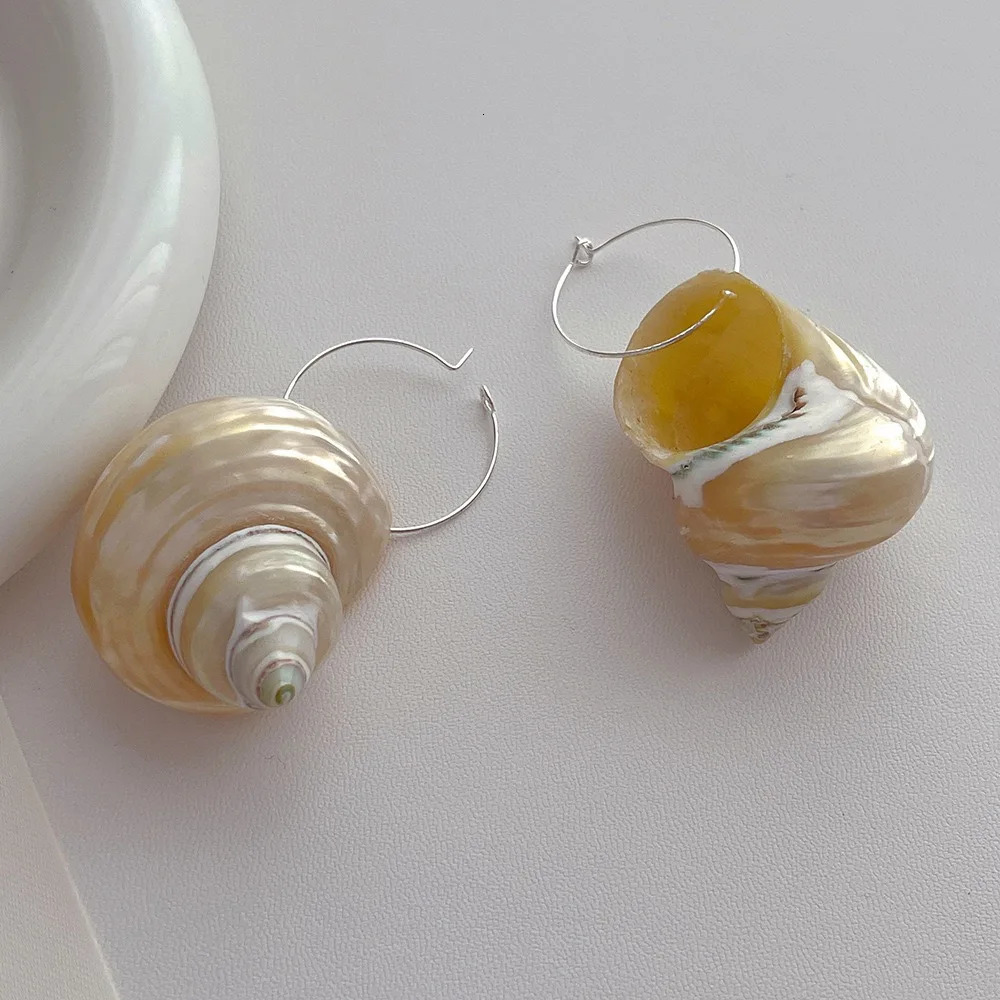 Simple Sense Natural Ring Spiral Earrings French Retro Baroque Exaggerated Womens Accessories 250409