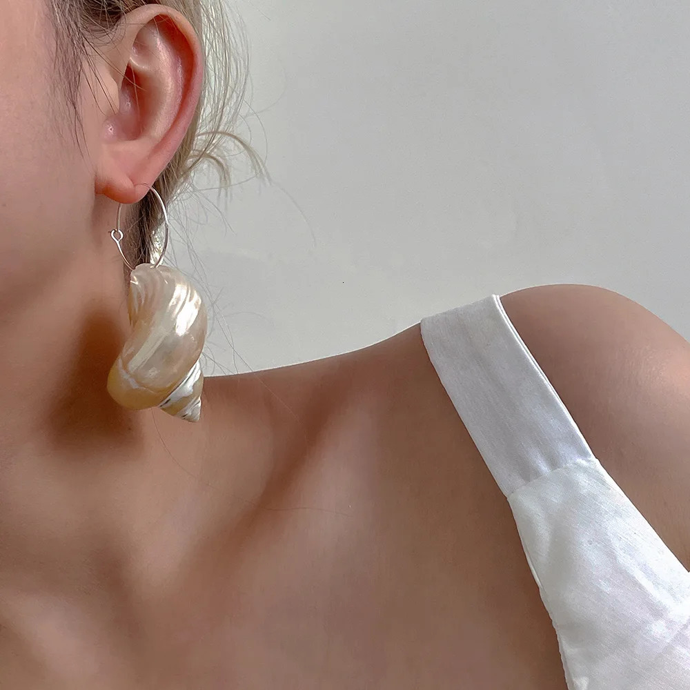 Simple Sense Natural Ring Spiral Earrings French Retro Baroque Exaggerated Womens Accessories 250409