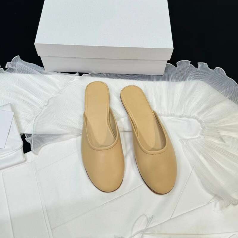 Guangzhou High-Quality 2024 Spring Summer New Style Closed-Toe Retro Mules Flat Genuine Leather Sole Sandals For Women