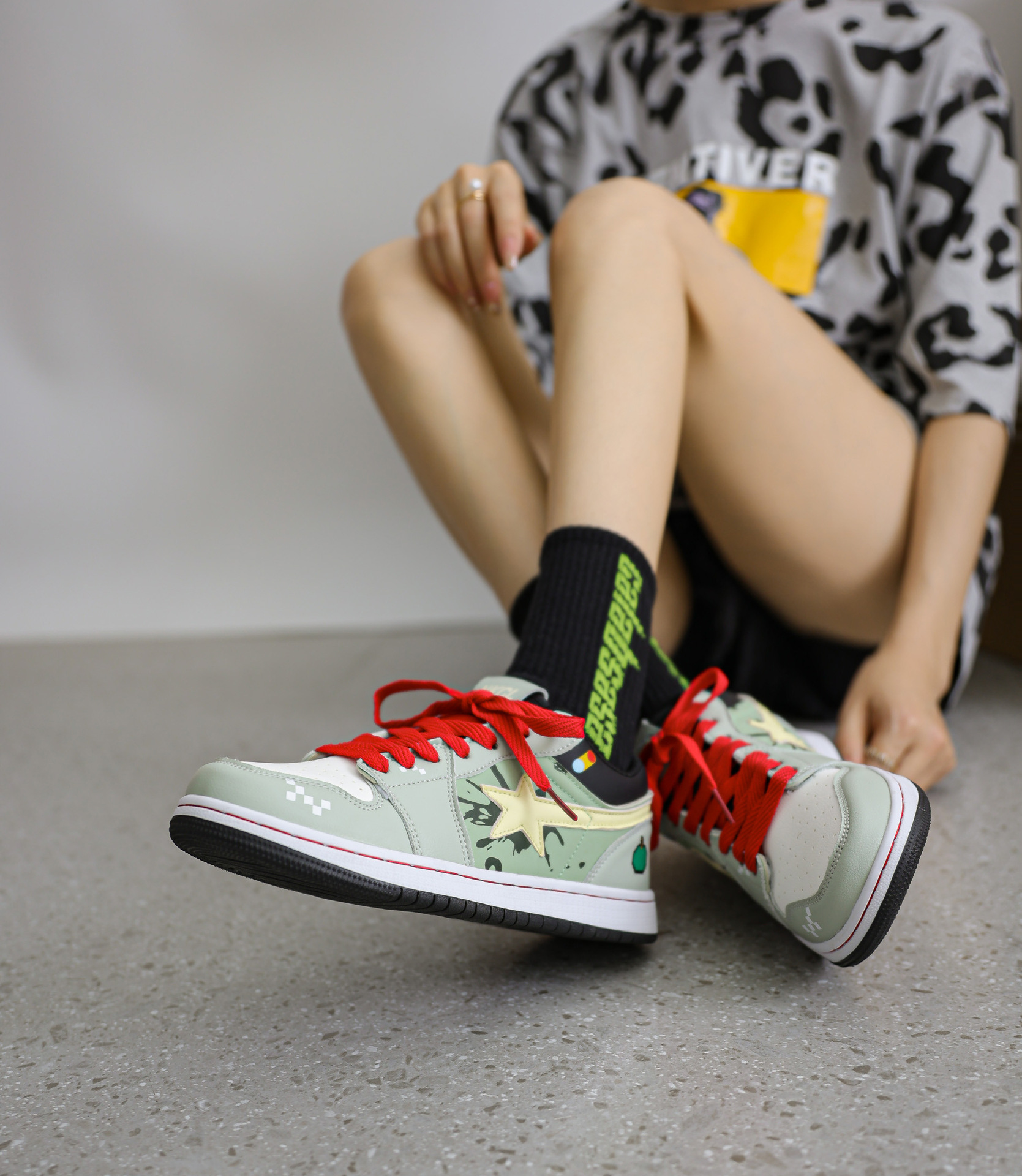 Free shipping Mens shoes autumn trend green apple color matching meteor design original casual shoes