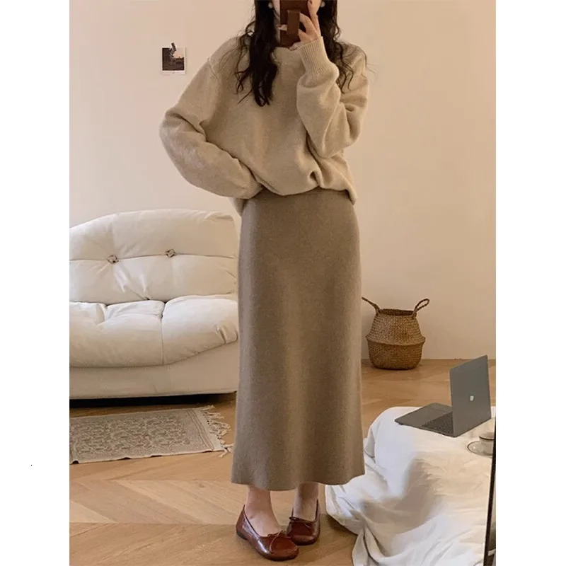 Womens Spring and Autumn Korean style small high waist casual soft wax arm straight skirt Off white knit 250407