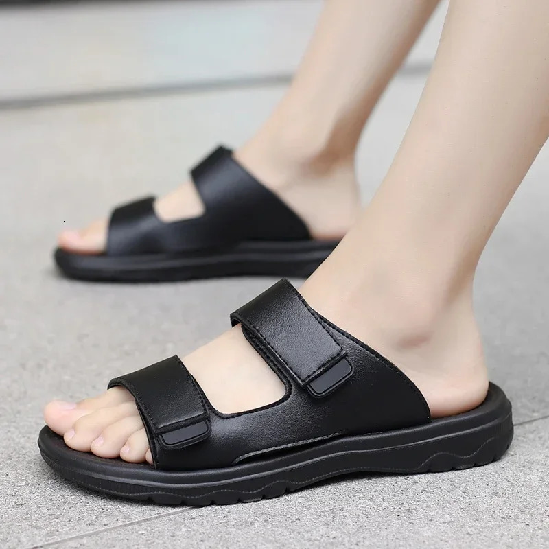 Outdoor mens slippers leather lightweight flip cover summer casual beach sandals mens smooth and comfortable classic lazy slider 250408