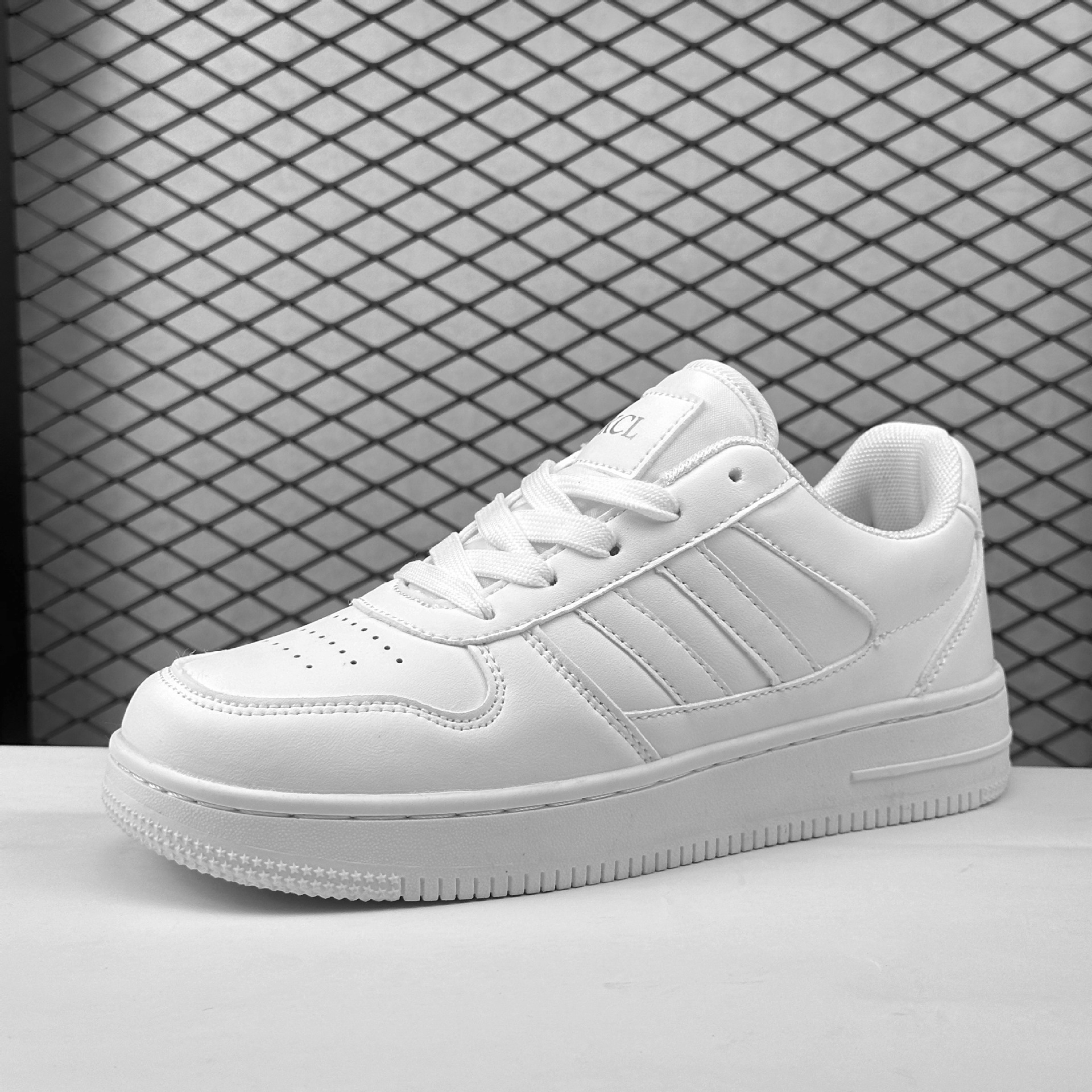 Free shipping Skateboarding shoes versatile for couples super soft casual sports thick soled white shoes