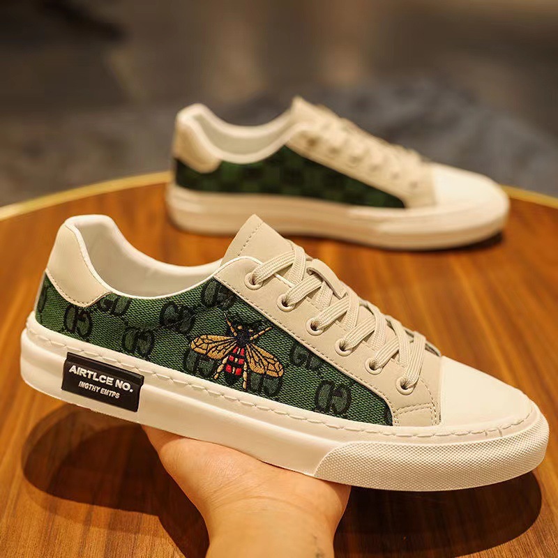 New men's shoes summer breathable casual sports fashion shoes men's trend canvas board shoes small bee shoes 2025s hot