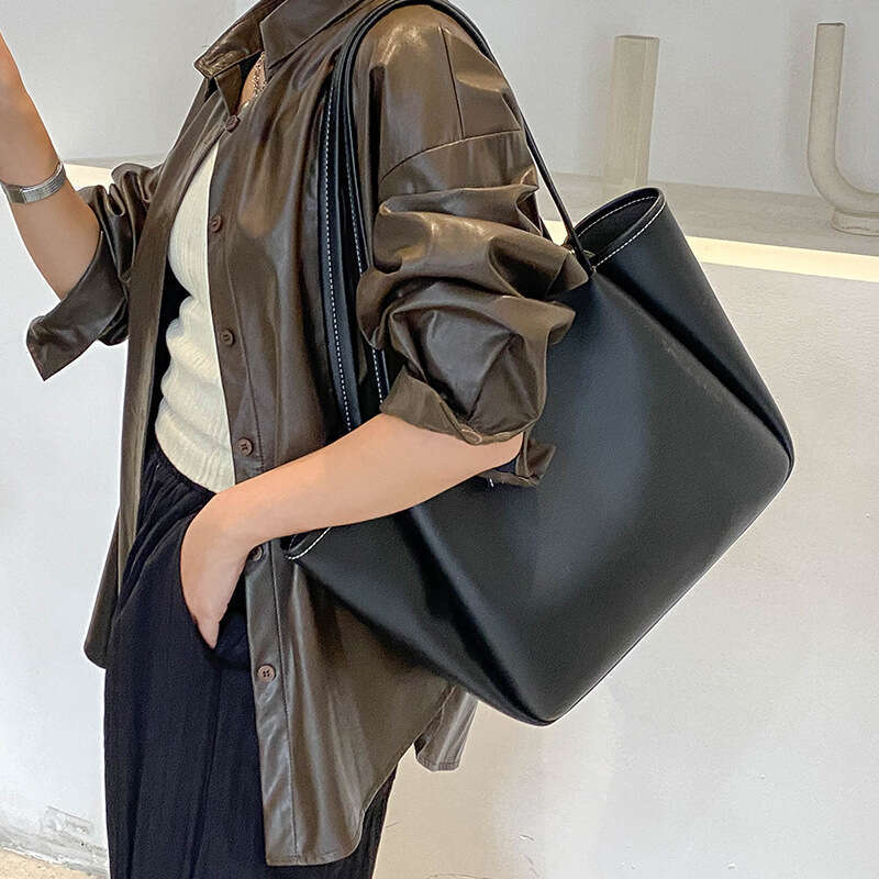 Tote women's handbag capacity soft leather single shoulder large bag for women 2025 temperament versatile new trendy clothing ins