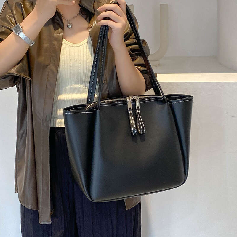 Tote women's handbag capacity soft leather single shoulder large bag for women 2025 temperament versatile new trendy clothing ins