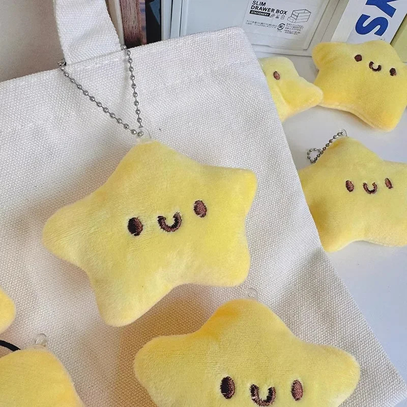 Yellow small star pendant Y2K exquisite and cute daily keychain cartoon squeeze star keychain fashion jewelry accessories gift 250409