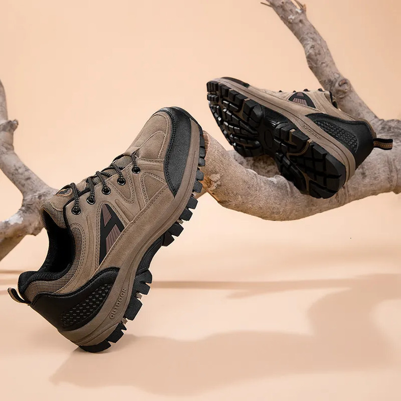 3539 Couple Style Mountaineering Shoes Waterproof Durable Outdoor Hiking Anti Slip Breathable Comfortable Sports Shoes