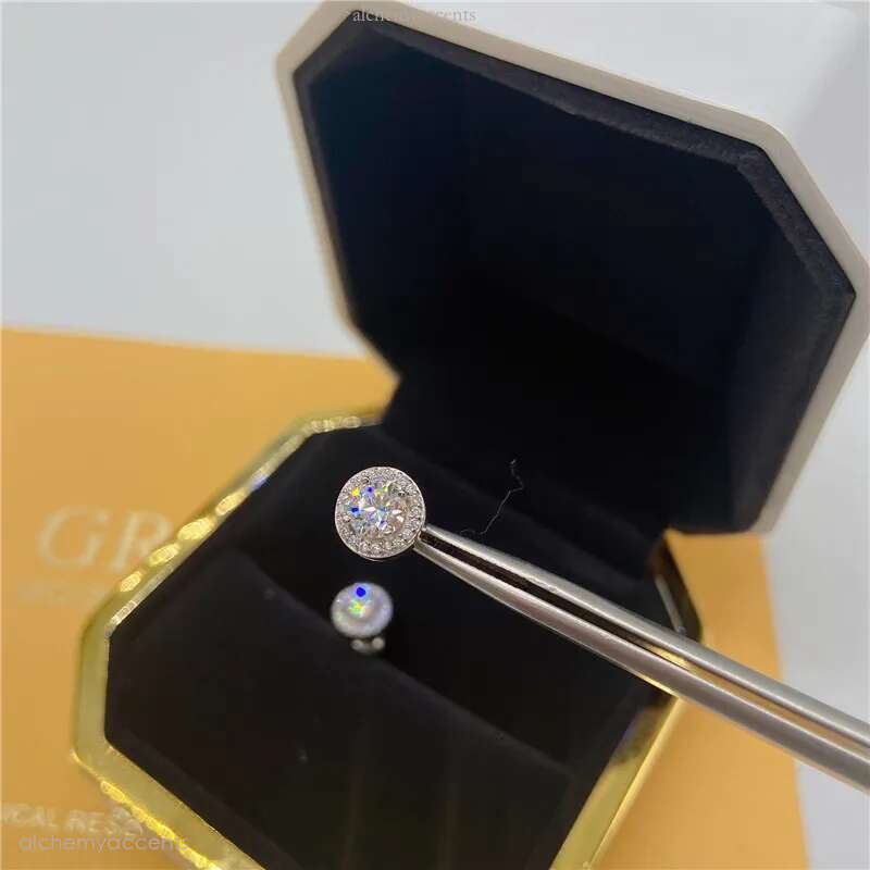 New Fashion Sterg Sier Gold Plated Bg Moissanite Round Studs Earrings for Men Women Jewelry Nice Gift