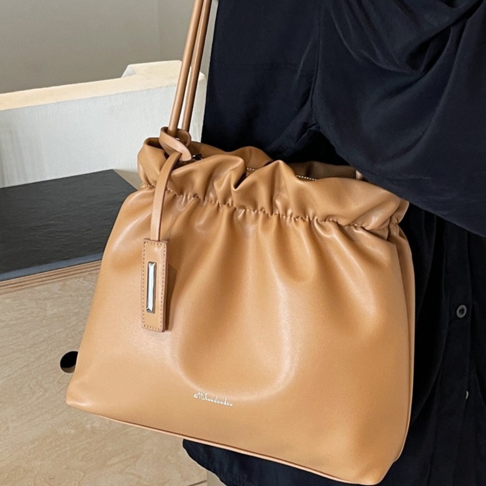 Stylish & Spacious Women's Handbag Contemporary Herringbone Patterned Tote for Any Occasion