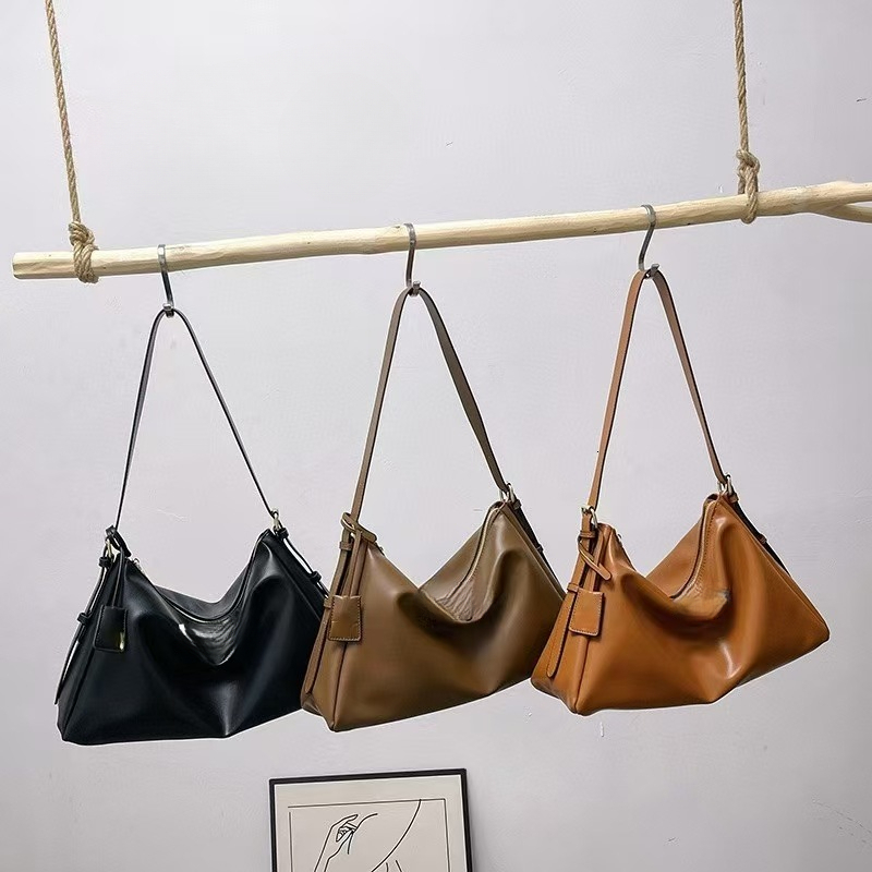 Women's designer bag light luxury handbag winter new item armpit foreskin leather feeling single shoulder crossbody bag multifunctional