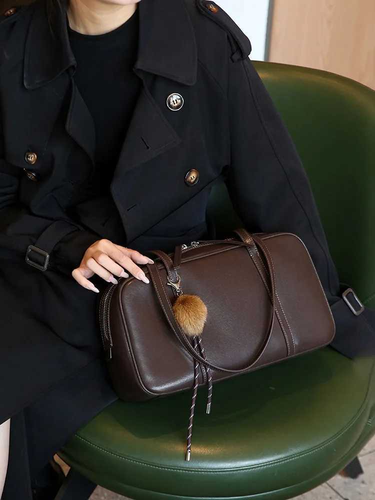 2025new Vintage geniune Leather Boston Pillow Bag high quality fashion Womans handbag Ladies work shoulder arm bag brown large K251110