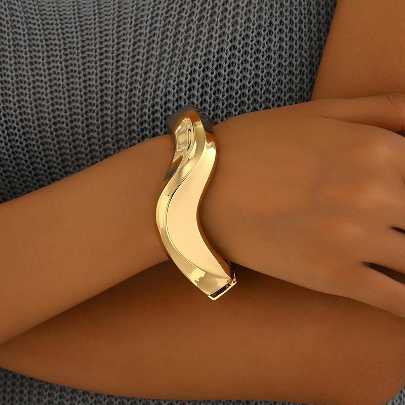 Elegant Sculpted Gold Bracelet Modern Statement Jewelry for Every Ocn