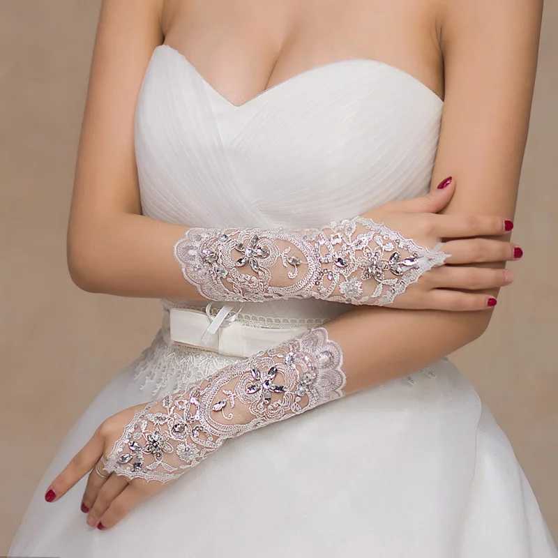 1 Pair White/Red/Beige Bridal Gloves Elegant Short Paragraph Rhinestone White Lace Glove Beautiful Wedding Accessories L2511101